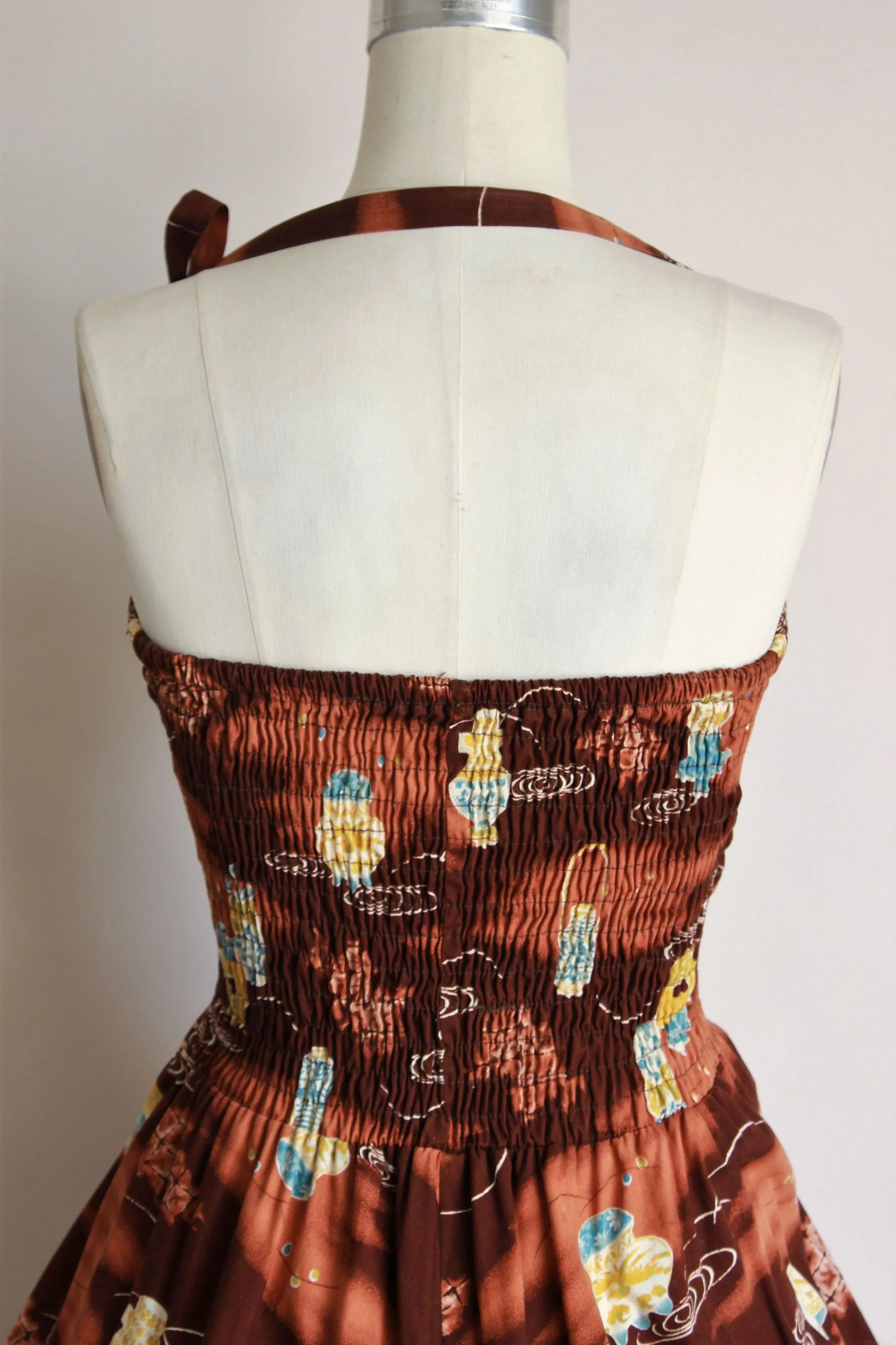 1950s Novelty Print Dress With Full Circle Skirt