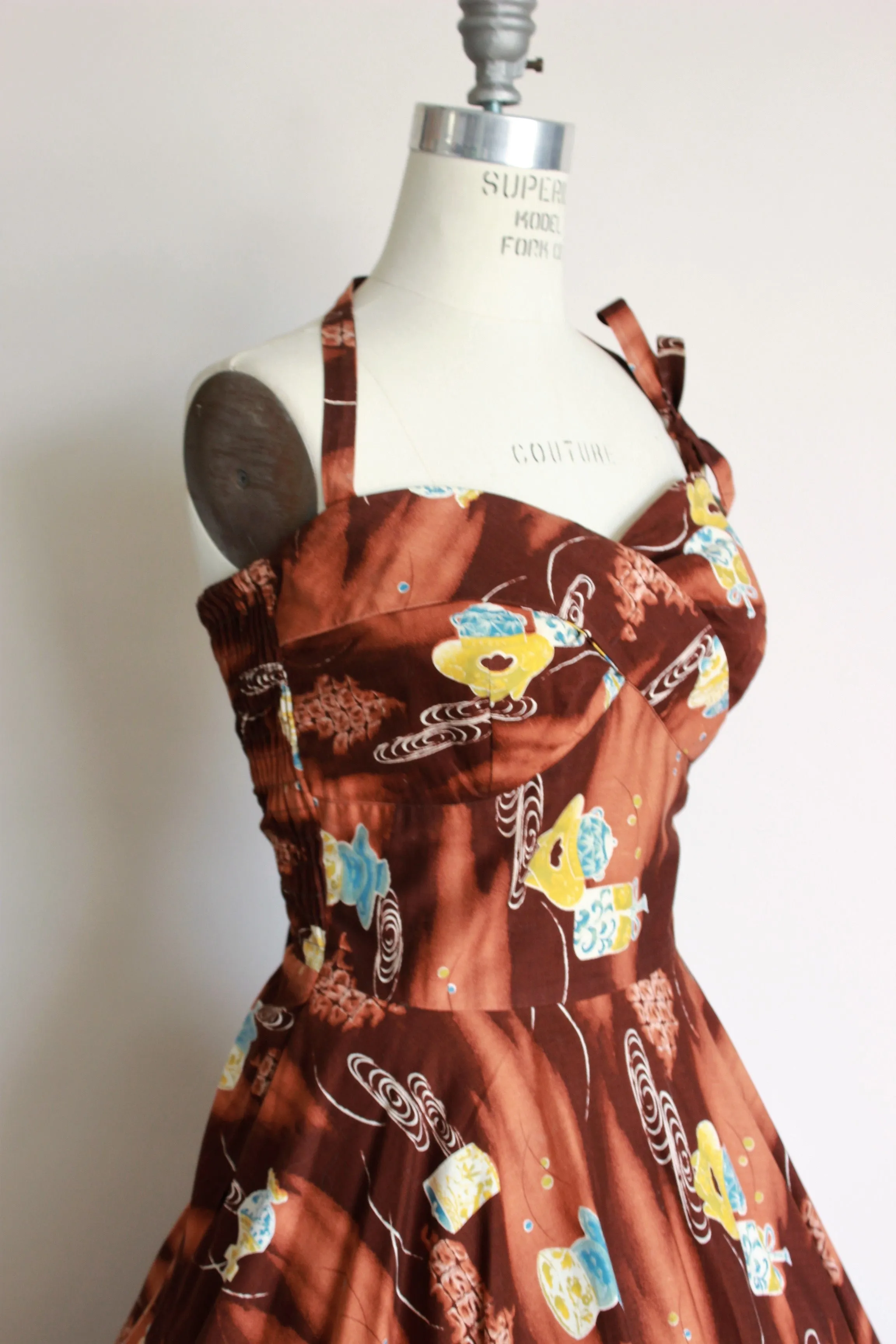 1950s Novelty Print Dress With Full Circle Skirt