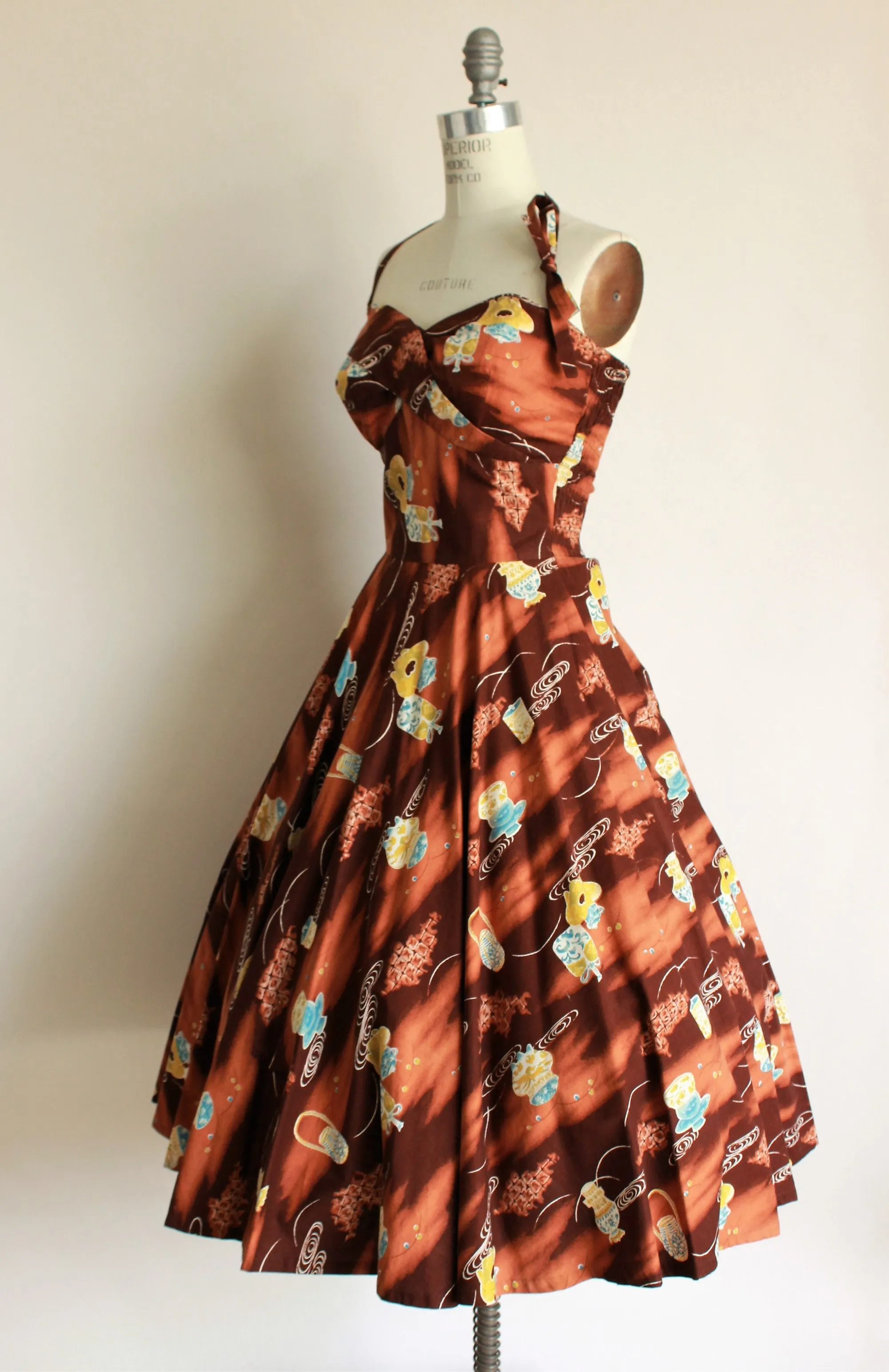 1950s Novelty Print Dress With Full Circle Skirt