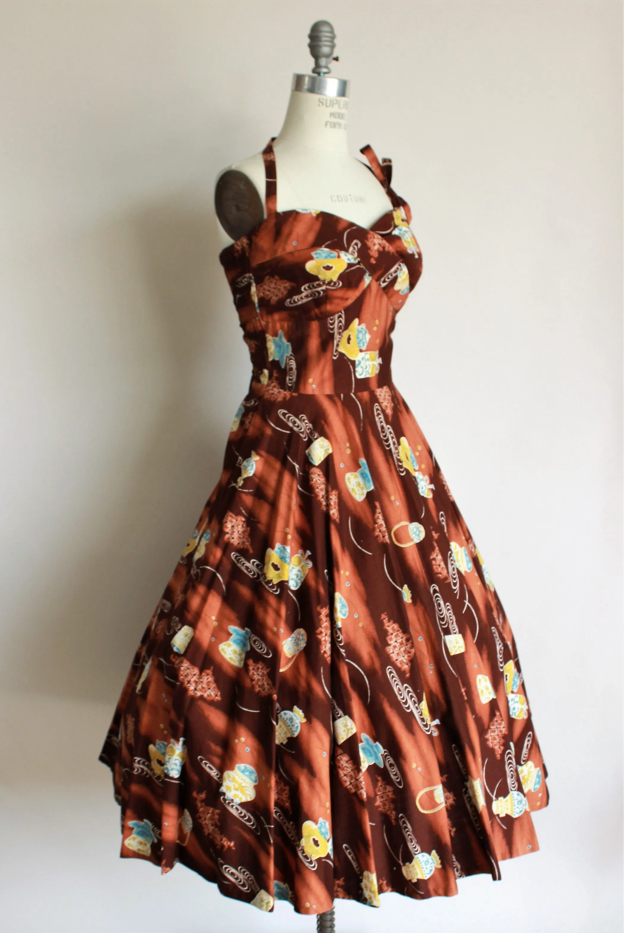 1950s Novelty Print Dress With Full Circle Skirt