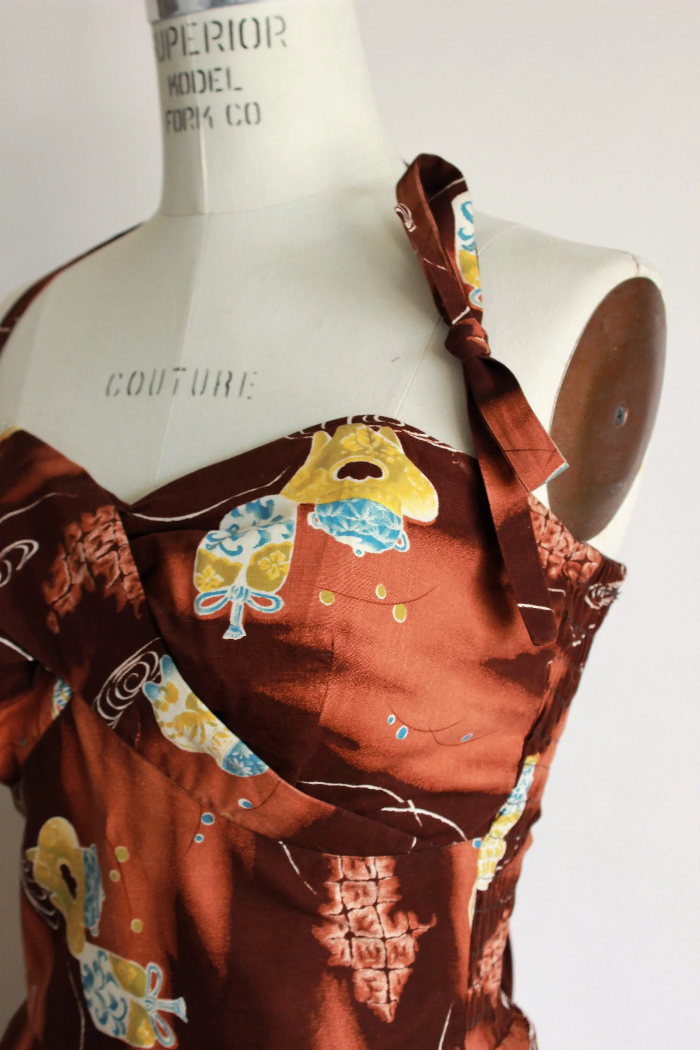 1950s Novelty Print Dress With Full Circle Skirt