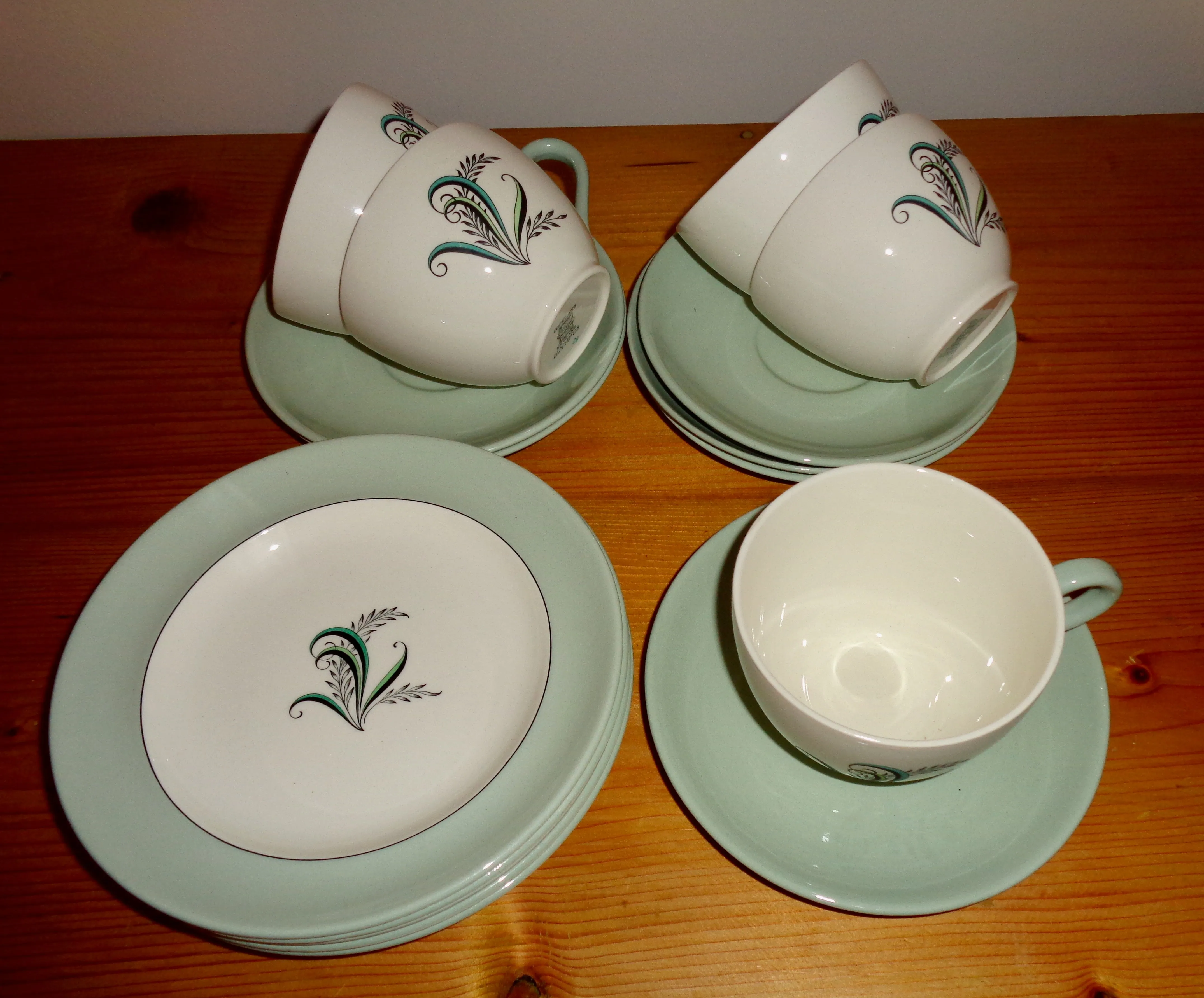 1960s Copeland Spode Olympus Seventeen Piece Tea Set