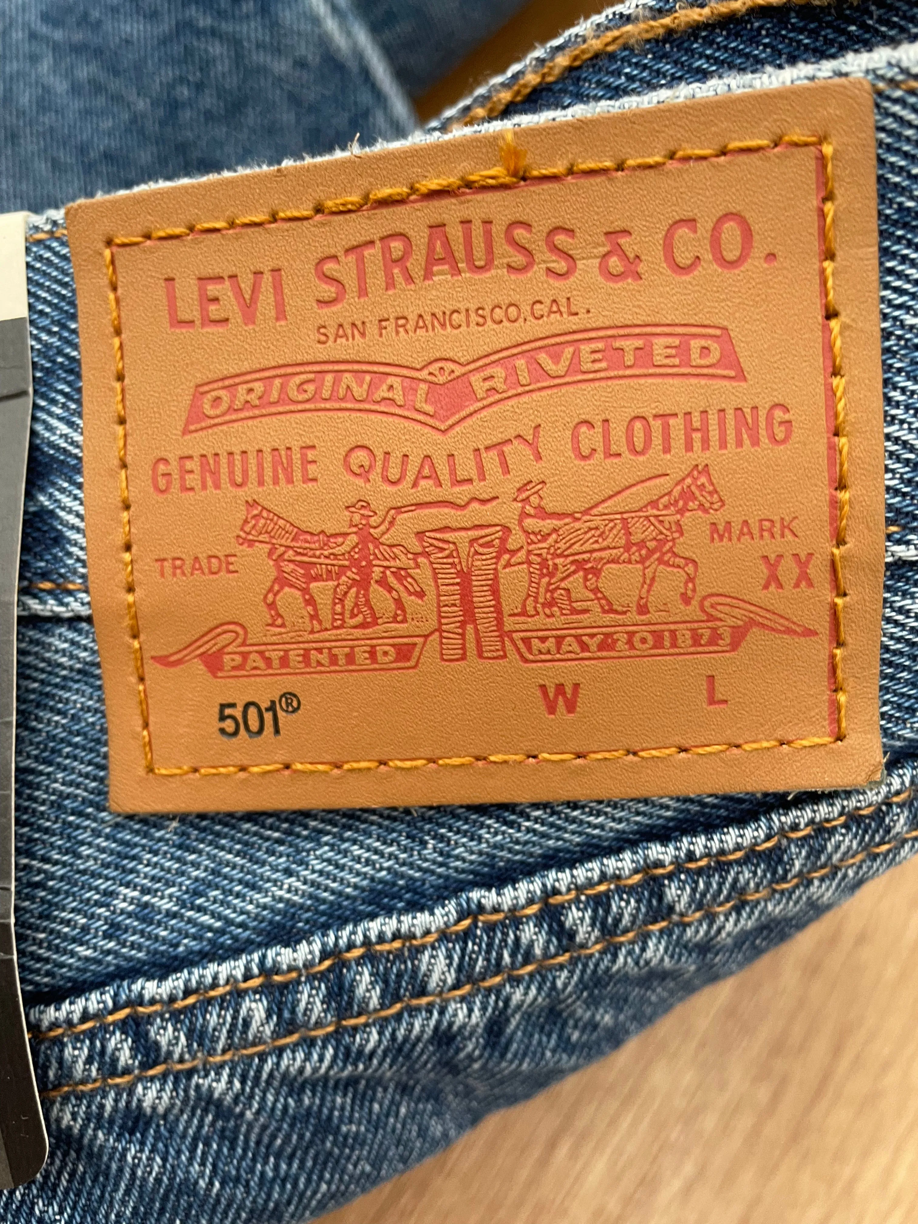 Levis New 501 Jeans Size Large (34 x 30)
