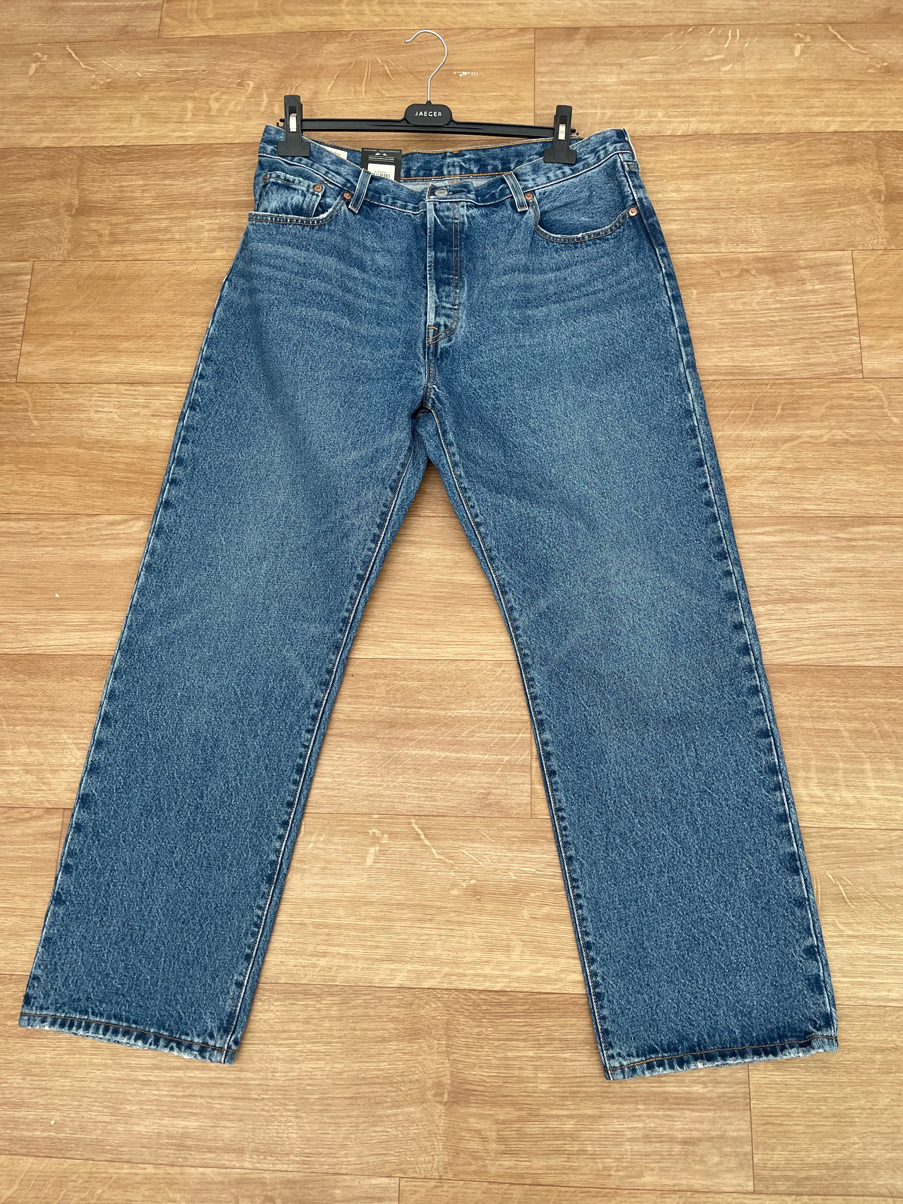 Levis New 501 Jeans Size Large (34 x 30)