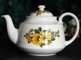 Sadler 3-4 Cup Teapot, Vintage Sadler Tea Pot, Made in England -J