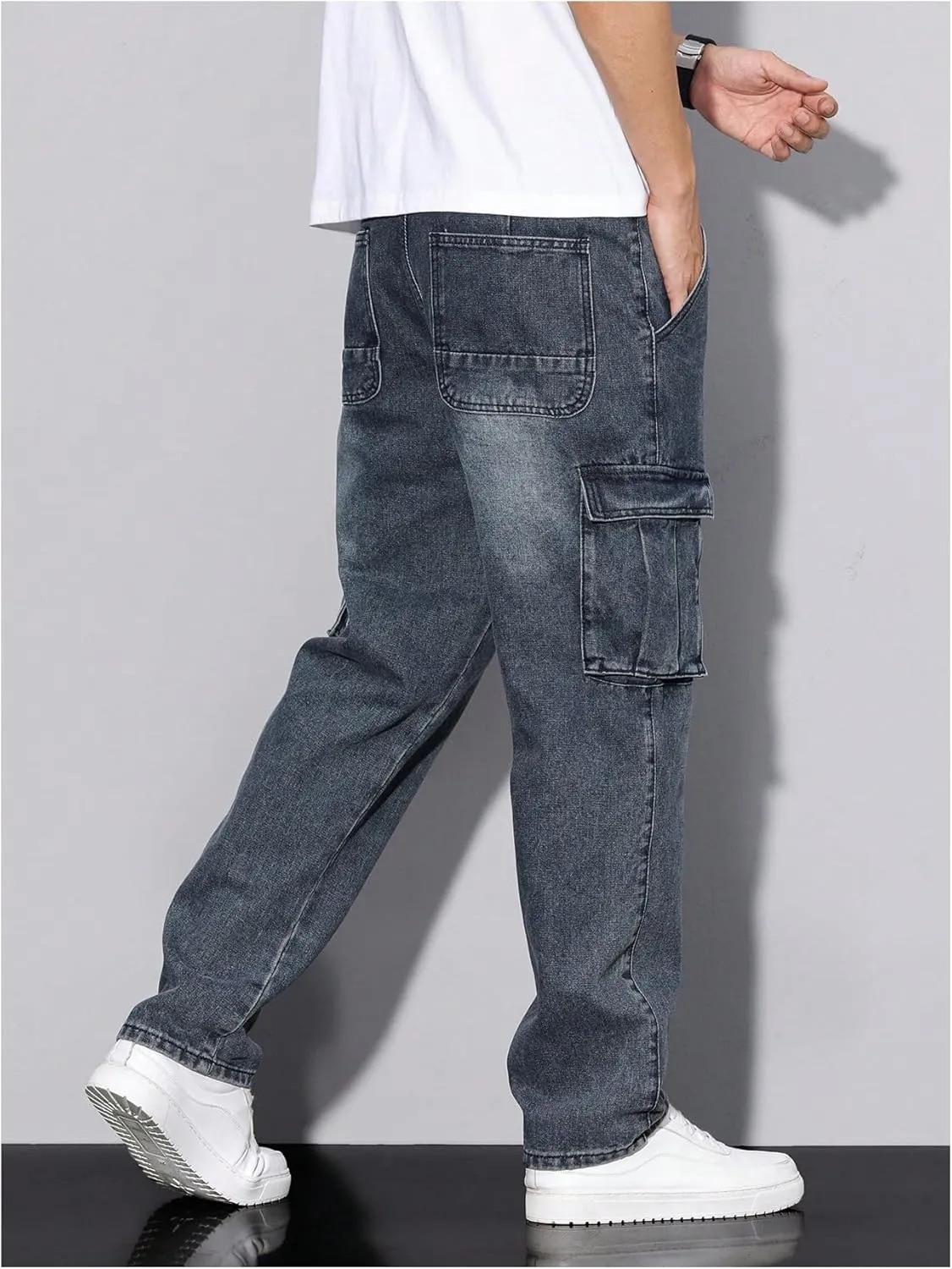 Verdusa Men's Cargo Jeans Relaxed Outfits Straight Leg Denim Pants Vintage Jeans with Pockets