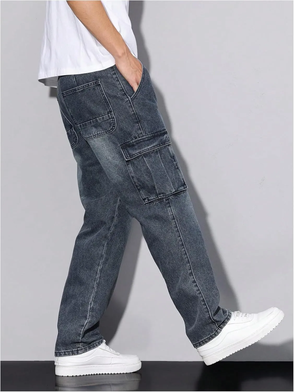 Verdusa Men's Cargo Jeans Relaxed Outfits Straight Leg Denim Pants Vintage Jeans with Pockets
