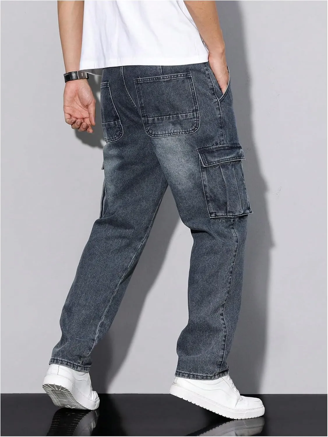 Verdusa Men's Cargo Jeans Relaxed Outfits Straight Leg Denim Pants Vintage Jeans with Pockets