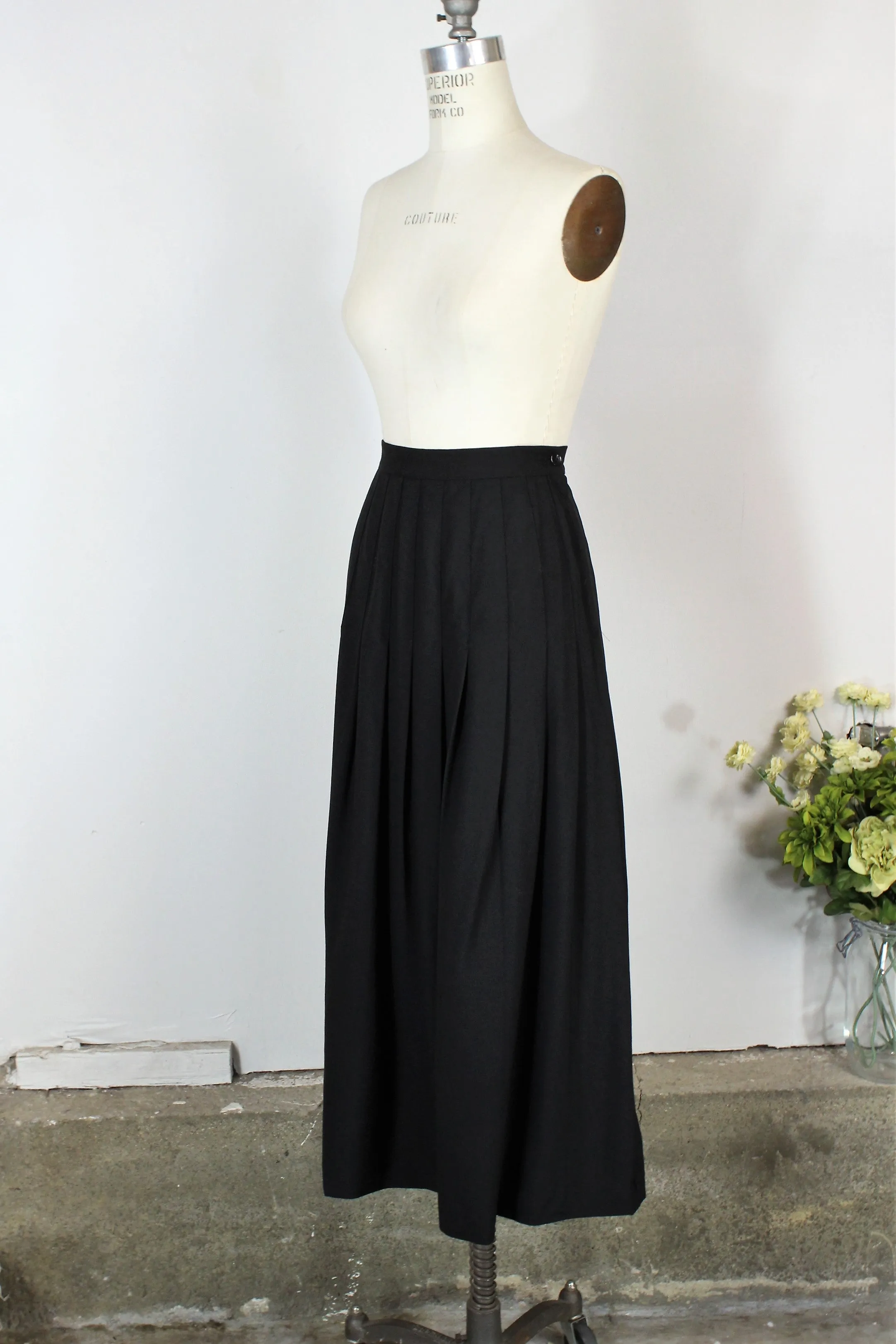 Vintage 1990s Black Pleated Maxi Skirt by Enrico Fratelli